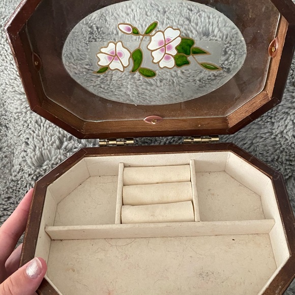 CLOSET CLEAROUT ‼️ - Picture 2 of 2